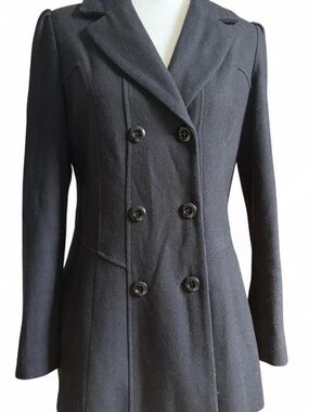 Black wool coat with double breasted buttons and pleated skirt